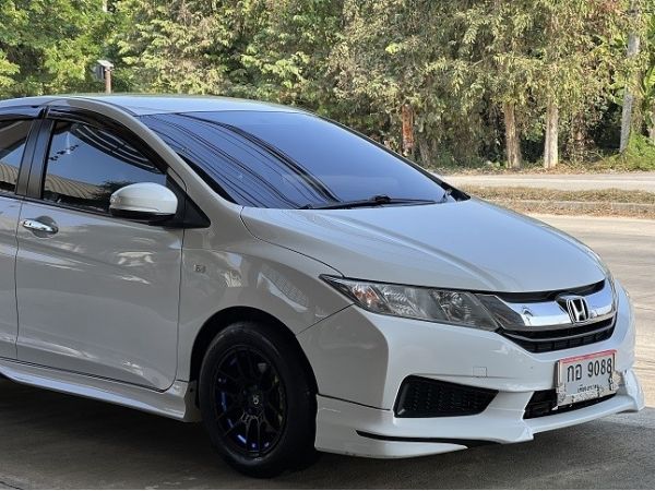 Honda New City 1.5V Plus ปี 2015 auto สีขาว